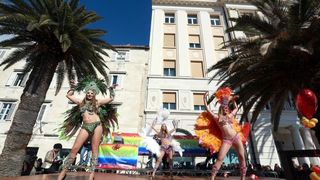 Splitski karneval: Vjenčanje Ave Karabatić i Ivana Pernara na splitskoj rivi