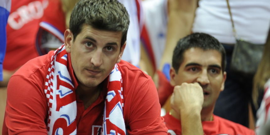 Katowice, 180909.
Dvorana Sport Arena Spodek.
Europsko prvenstvo u kosarci u Poljskoj, cetvrtfinale izmedju Slovenije i Hrvatske.
Na slici: tuga navijaca Hrvatske reprezentacije.
Foto: Drago Sopta  / CROPIX