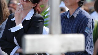 Povljana, 270410.
Vise tisuca Pazana i zitelja Zadarske i Licko – senjske zupanije okupilo se u Povljani na posljednjem ispracaju Martini Skodi (19), Anti Pogorilicu (21) i Marinu Orlicu (24) koji su tragicno izgubili zivot u prometnoj nesreci u nedjelju Povljana, 270410.
Vise tisuca Pazana i zitelja Zadarske i Licko – senjske zupanije okupilo se u Povljani na posljednjem ispracaju Martini Skodi (19), Anti Pogorilicu (21) i Marinu Orlicu (24) koji su tragicno izgubili zivot u prometnoj nesreci u nedjelju