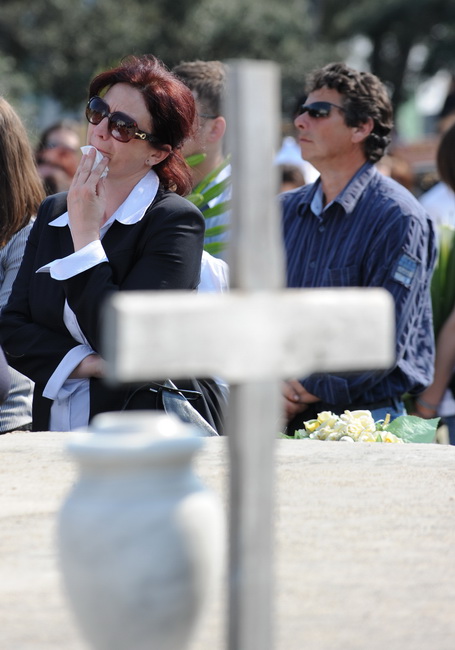 Povljana, 270410.
Vise tisuca Pazana i zitelja Zadarske i Licko – senjske zupanije okupilo se u Povljani na posljednjem ispracaju Martini Skodi (19), Anti Pogorilicu (21) i Marinu Orlicu (24) koji su tragicno izgubili zivot u prometnoj nesreci u nedjelju Povljana, 270410.
Vise tisuca Pazana i zitelja Zadarske i Licko – senjske zupanije okupilo se u Povljani na posljednjem ispracaju Martini Skodi (19), Anti Pogorilicu (21) i Marinu Orlicu (24) koji su tragicno izgubili zivot u prometnoj nesreci u nedjelju