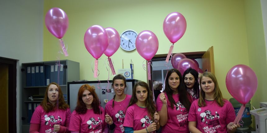 Učenici Poljoprivredne, prehrambene i veterinarske škole Stanka Ožanića obilježavaju Dan ružičastih majica Učenici Poljoprivredne, prehrambene i veterinarske škole Stanka Ožanića obilježavaju Dan ružičastih majica