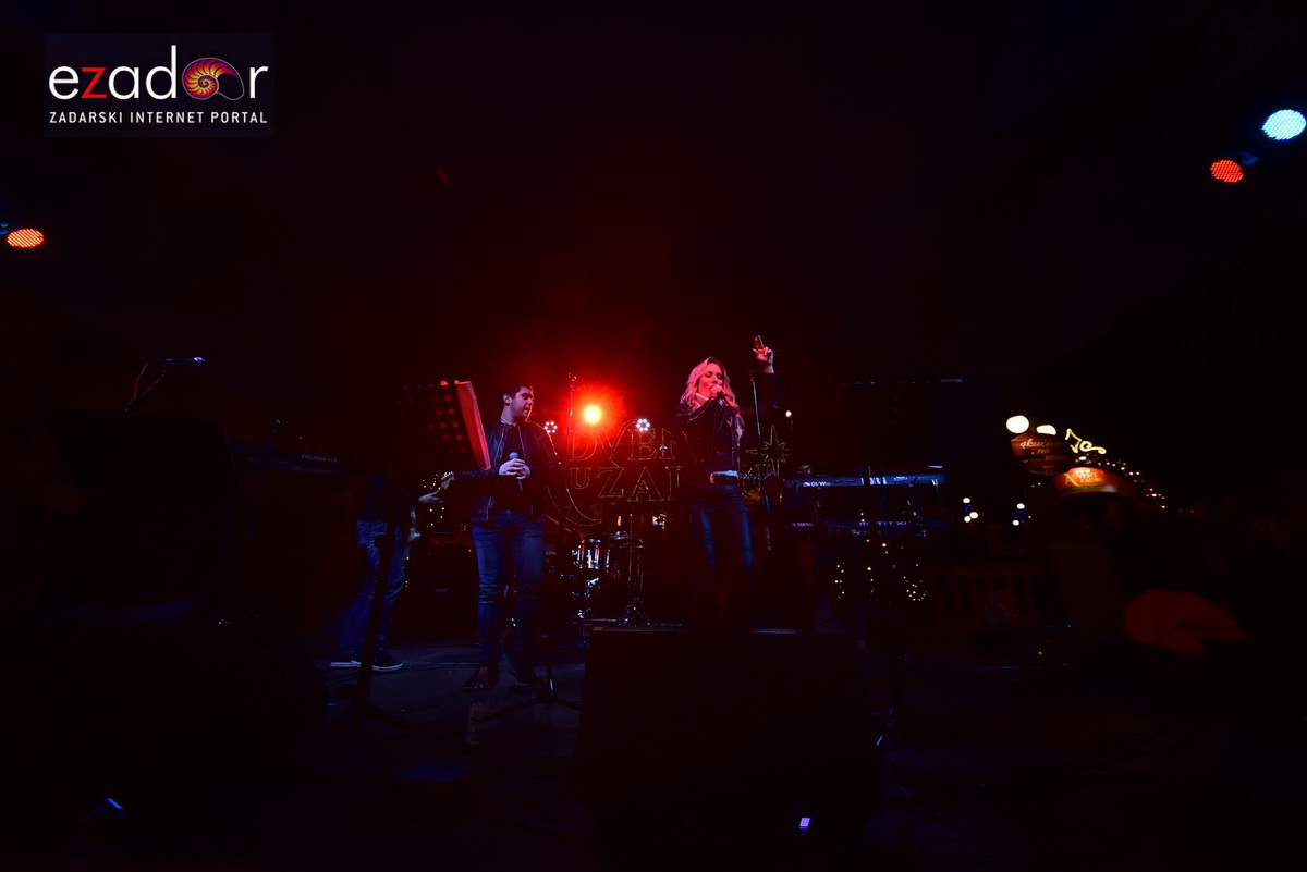 Tisuće Zadrana uživalo na krcatom Narodnom trgu i Tgu Petra Zoranića uz Tomislava Bralića i klapu Intrade Tisuće Zadrana uživalo na krcatom Narodnom trgu i Tgu Petra Zoranića uz Tomislava Bralića i klapu Intrade