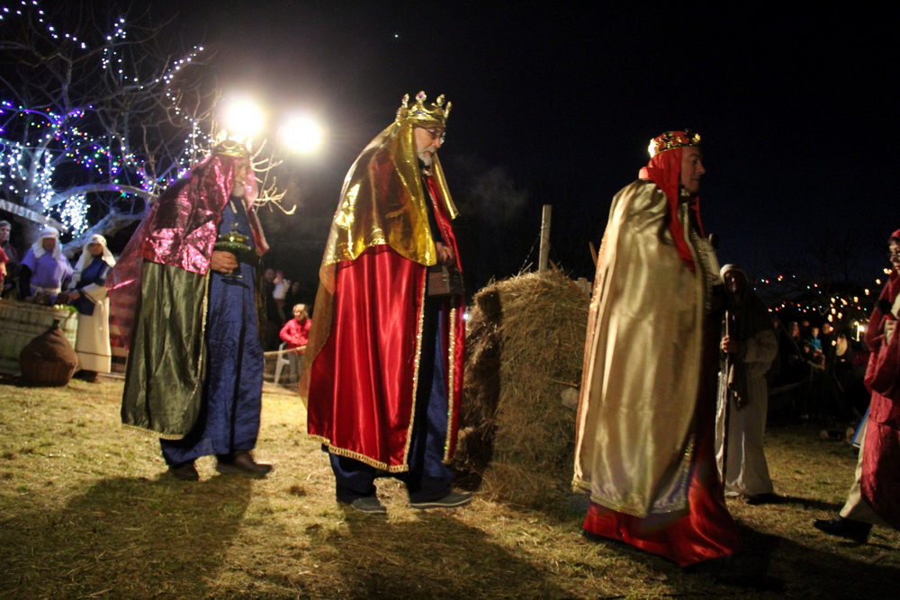 U Diklu kod bunara upriličene žive jaslice U Diklu kod bunara upriličene žive jaslice