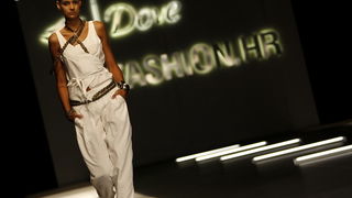 Zagreb, 250909.
U staroj tvornici Zagrepcanka od 24.09.-26.09. odrzava se modna revija Dove Fashion.hr.
Modna revija: Ana Maria Ricov.
Foto: Dragan Matic / Cropix