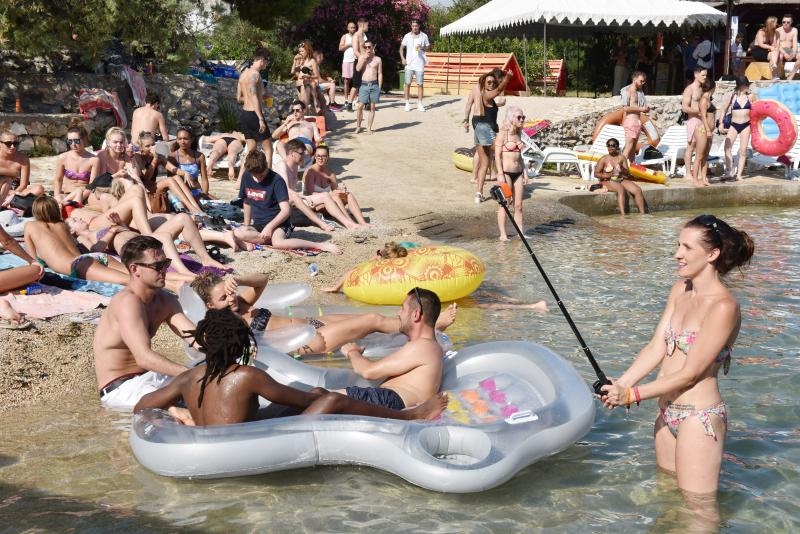 Drugi dan Love International Festivala u Tisnom. Photo. Hrvoje Jelavić/PIXSELL Drugi dan Love International Festivala u Tisnom. Photo. Hrvoje Jelavić/PIXSELL