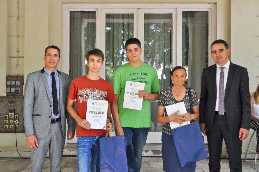 Zamjenik župana primio nagrađene učenike Zamjenik župana primio nagrađene učenike