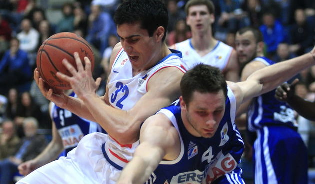 Zagreb, 250311.KC Drazen Petrovic.Kosarkaska utakmica, 2.kolo Liga za prvaka Cibona – Zadar.Na slici: Goran Vrbanc 24, Marko Car 4.Foto: Nenad Dugi / Cropix