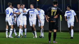 Zagreb, 221010.
Stadion u Kranjcevicevoj.
Utakmica 12. kola 1. T-com HNL: NK Hrvatski Dragovoljac i NK Zadar.
Na slici: Zadrani slave pogodak.
Foto: Boris Kovacev / CROPIX Zagreb, 221010.
Stadion u Kranjcevicevoj.
Utakmica 12. kola 1. T-com HNL: NK Hrvatski Dragovoljac i NK Zadar.
Na slici: Zadrani slave pogodak.
Foto: Boris Kovacev / CROPIX
