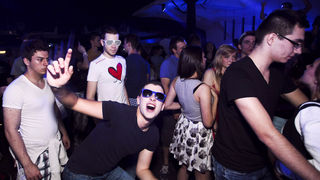 Subota u zagrebačkom Aquariusu protekla je u zagrijavanju za Moonsplash festival koji će se u zrćanskom Aquariusu održati od 11. do 13. kolovoza. Na Moonsplashu će nastupiti planetarne zvijezde elektroničke glazbe: Benny Benassi, Merk & Kremont, Dimitri V Subota u zagrebačkom Aquariusu protekla je u zagrijavanju za Moonsplash festival koji će se u zrćanskom Aquariusu održati od 11. do 13. kolovoza. Na Moonsplashu će nastupiti planetarne zvijezde elektroničke glazbe: Benny Benassi, Merk & Kremont, Dimitri V