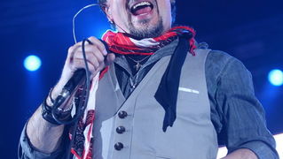 Zagreb, 220410.
U sklopu velike turneje Toleranca tour 2010 i povodom izlaska novog albuma naziva “Toleranca” Zlatan Stipisic Gibonni veceras je u KC Drazen Petrovic odrzao prvi od 2 predvidjena zagrebacka koncerta.
Na slici: Gibonni.
Foto: Neja Markicevi