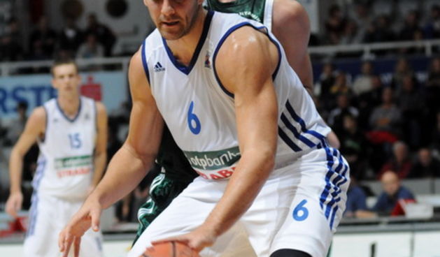 Zadar, 091211.Dvorana Kresimira Cosica. Utakmica A1 hrvatske kosarkaske lige izmedju KK Zadar i KK Sonik Puntamika.Na fotografiji: Ive Ivanov (6), Marino Sarlija (17).Foto: Luka Gerlanc / CROPIX