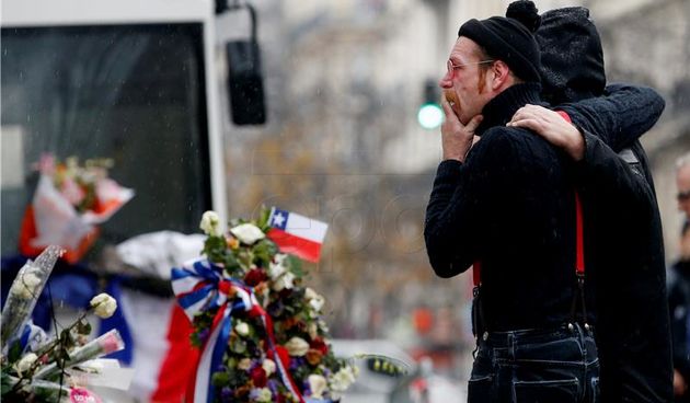 Eagles of Death Metal odali počast žrtvama ispred Bataclana, Foto: Hina