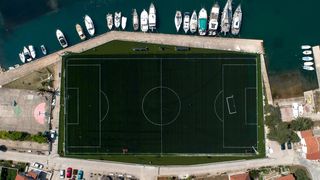 Nogometno igralište uz more u Sutomišćici jedno je od najljepših na svijetu