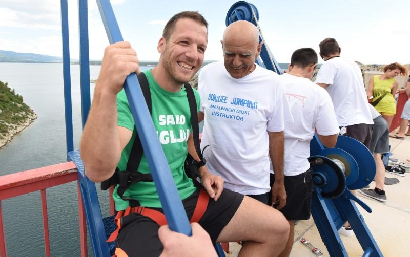 Mario Možnik otvorio bungee jumping sezonu na Masleničkom mostu, Photo: Hrvoje Jelavic/PIXSELL