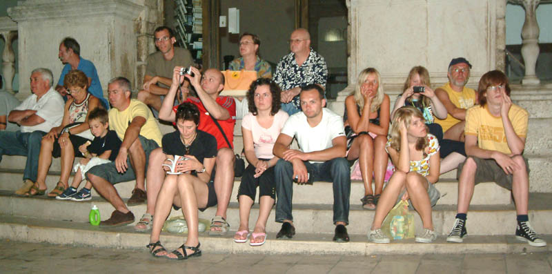 Pet Tambura na Narodnom trgu