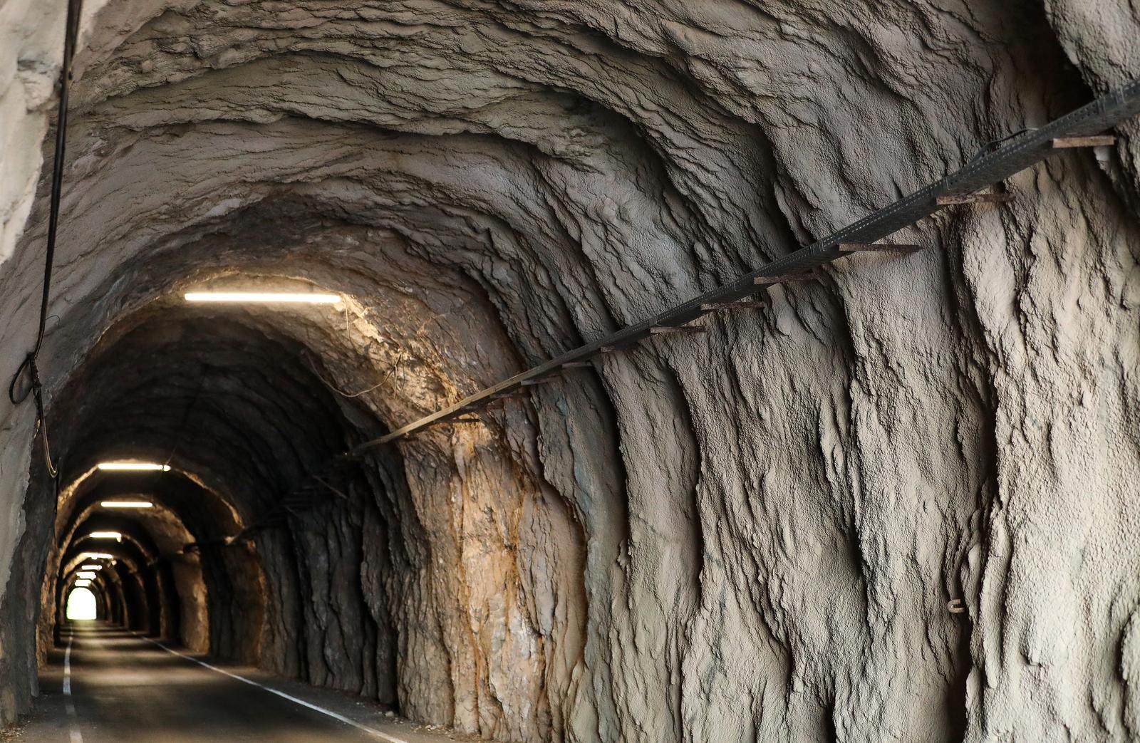 Tunel Dingač u pelješkom kraju