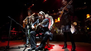 Pula, 180611.
Arena.
Zucchero se koncertom u Areni Puljanima predstavio u sklopu “Chocaback Tour 2011” turneje . Ovo mu je treci put da nastupa u Pulskoj Areni.
Na fotografiji: Zucchero.
Foto: Srecko Niketic / CROPIX Pula, 180611.
Arena.
Zucchero se koncertom u Areni Puljanima predstavio u sklopu “Chocaback Tour 2011” turneje . Ovo mu je treci put da nastupa u Pulskoj Areni.
Na fotografiji: Zucchero.
Foto: Srecko Niketic / CROPIX