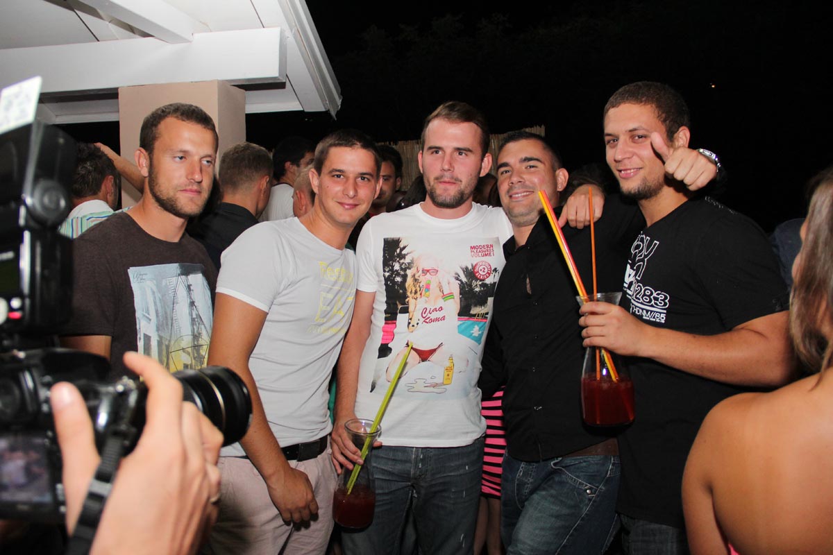 Vagabundo bar Vir: After party uz grupu Magazin, foto: Iva Perinčić Vagabundo bar Vir: After party uz grupu Magazin, foto: Iva Perinčić