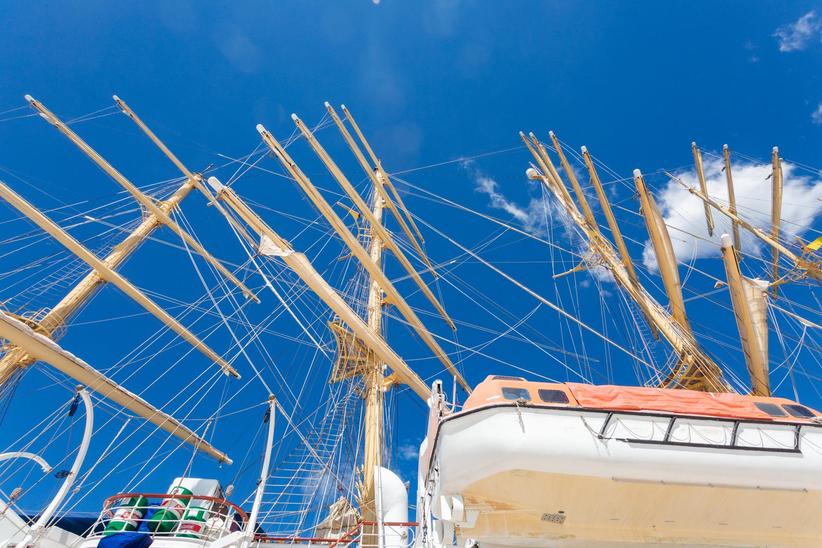 Velicanstveni jedrenjak Royal Clipper na Pozdravu suncu Velicanstveni jedrenjak Royal Clipper na Pozdravu suncu