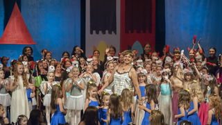 HNK Zadar: Bajka.hr Plesne udruge Gesta, Foto: Željko Karavida HNK Zadar: Bajka.hr Plesne udruge Gesta, Foto: Željko Karavida