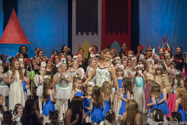 HNK Zadar: Bajka.hr Plesne udruge Gesta, Foto: Željko Karavida HNK Zadar: Bajka.hr Plesne udruge Gesta, Foto: Željko Karavida