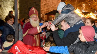 Advent u Zadru: Sveti Nikola razveselio najmlađe Zadrane Advent u Zadru: Sveti Nikola razveselio najmlađe Zadrane