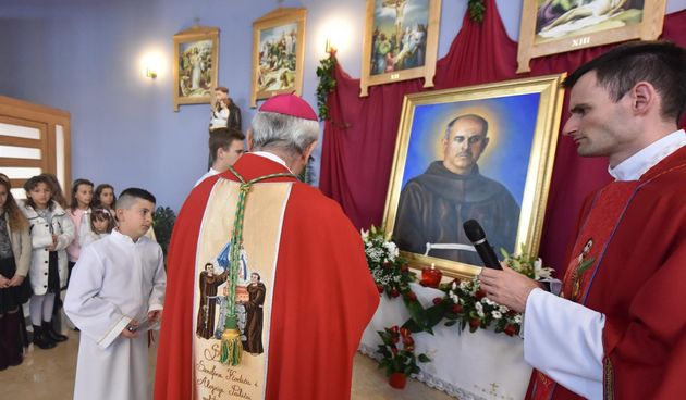 Zadarski nadbiskup Puljić predvodio svetu misu u Kistanjama povodom obilježavanja obljetnice proglašenja blaženim Serafina Kodića