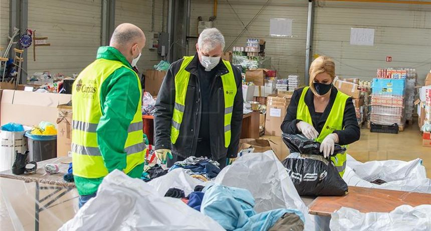 Kolinda Grabar-Kitarović volontirala u sisačkom Caritasu