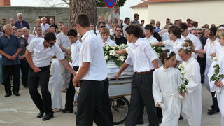 Tkon: Posljednji ispraćaj malenog anđela, Roka Ugrinića 7. lipnja 2011.