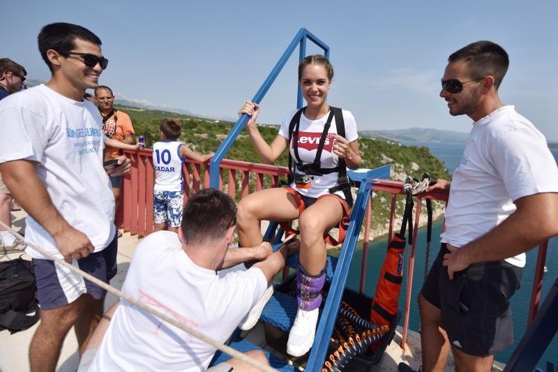 Kandidatkinje za Miss sporta na otvaranju bungee jumping sezone na Masleničkom mostu Kandidatkinje za Miss sporta na otvaranju bungee jumping sezone na Masleničkom mostu