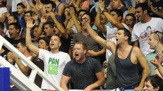 Zadar, 230912
Dvorana Jazine.
Humanitarna utakmica “Za Stephanie smo vratili kosarku u Jazine” na kojoj su nastupile brojne bivse zvijezde KK Zadra poput Dina Radje, Arijana Komazeca, Gordana Giriceka i drugih.
Na fotografiji: detalj s dogadjaja
Foto: Lu Zadar, 230912
Dvorana Jazine.
Humanitarna utakmica “Za Stephanie smo vratili kosarku u Jazine” na kojoj su nastupile brojne bivse zvijezde KK Zadra poput Dina Radje, Arijana Komazeca, Gordana Giriceka i drugih.
Na fotografiji: detalj s dogadjaja
Foto: Lu