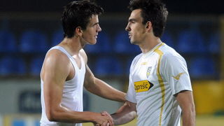 Zapresic, 151010.
Stadion NK Inter, 1. HNL, 11. kolo, seniori, susret NK Inter i NK Zadar.
Na slici: Ivan cestita bratu Kresevanu Santini na pobjedi.
Foto: Damir Krajac / CROPIX Zapresic, 151010.
Stadion NK Inter, 1. HNL, 11. kolo, seniori, susret NK Inter i NK Zadar.
Na slici: Ivan cestita bratu Kresevanu Santini na pobjedi.
Foto: Damir Krajac / CROPIX