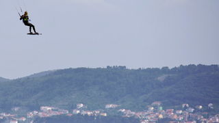 Na krilima juga: surferi i kiteri uživaju na Vitrenjaku