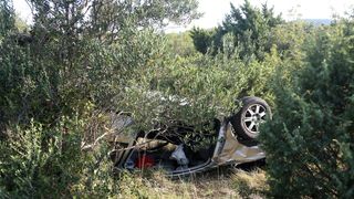 Prosika: Pri slijetanju automobila s kolnika jedna je osoba poginula Prosika: Pri slijetanju automobila s kolnika jedna je osoba poginula