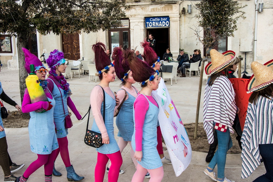 Paški zimski karneval 2017.- Maškarane skupine u karnevalskoj povorci Paški zimski karneval 2017.- Maškarane skupine u karnevalskoj povorci