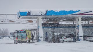 U Lici pada gusti snijeg, zimski uvjeti na cestama U Lici pada gusti snijeg, zimski uvjeti na cestama