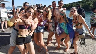 U Tisnom na lokaciji The Garden otvoren Love International festival koji privlači mlade iz cijele Europe