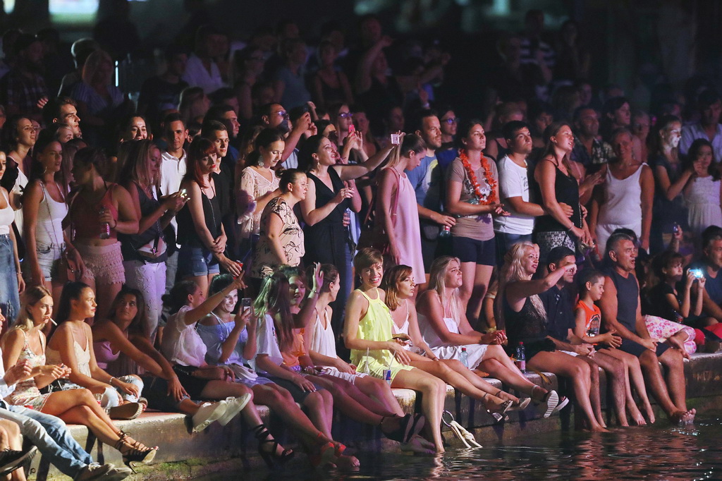 Fenomenalni Petar Grašo raspjevao i rasplesao Biograd Fenomenalni Petar Grašo raspjevao i rasplesao Biograd