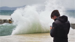 Lom valova na zadarskoj rivi 7. studenog 2014.  Foto: Marin Pitton