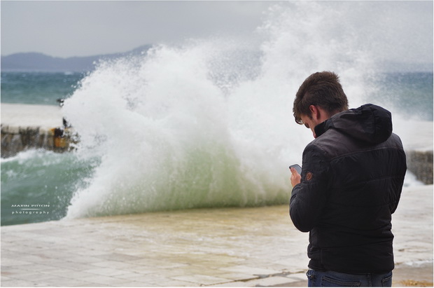 Lom valova na zadarskoj rivi 7. studenog 2014.  Foto: Marin Pitton