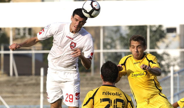 Zagreb, 200810. Stadion u Kranjcevicevoj. Nogometna utakmica 5. kola 1.HNL Zagreb – Inter ( Zapresic ) Na slici: Ivan Krstanovic 29, Nenad Nikolic 28, Josip Barisic 14. Foto: Nenad Dugi / Cropix
