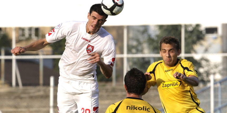 Zagreb, 200810. Stadion u Kranjcevicevoj. Nogometna utakmica 5. kola 1.HNL Zagreb – Inter ( Zapresic ) Na slici: Ivan Krstanovic 29, Nenad Nikolic 28, Josip Barisic 14. Foto: Nenad Dugi / Cropix