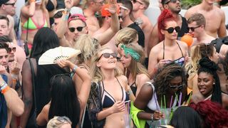 Zrće: Drugi dan Hideout festivala privukao je mnogobrojnu publiku na after beach party, Photo: Luka Stanzl/PIXSELL Zrće: Drugi dan Hideout festivala privukao je mnogobrojnu publiku na after beach party, Photo: Luka Stanzl/PIXSELL