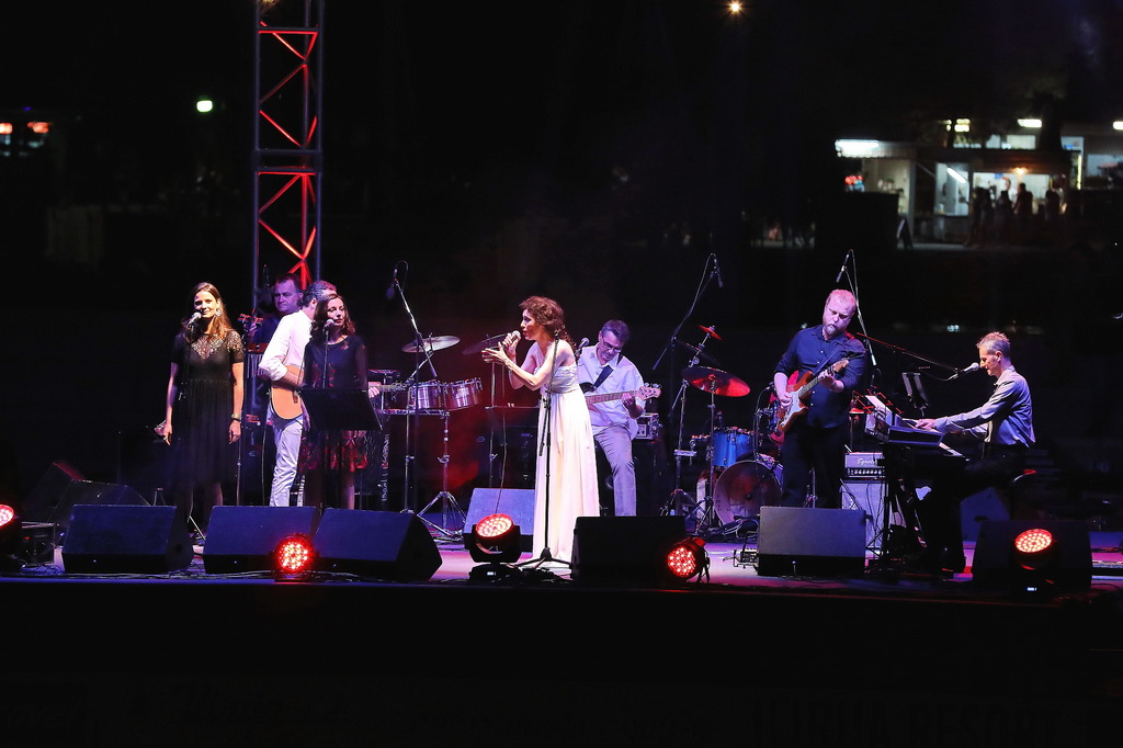 Čudesna Doris Dragović oduševila u Biogradu na Moru Čudesna Doris Dragović oduševila u Biogradu na Moru