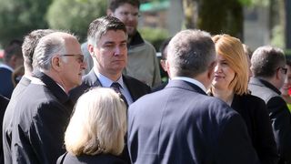 Izaslanstvo SDP-a položilo vijence prvom predsjedniku stranke Ivici Račanu Izaslanstvo SDP-a položilo vijence prvom predsjedniku stranke Ivici Račanu