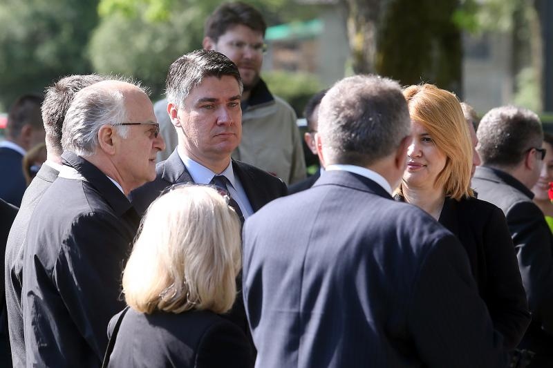 Izaslanstvo SDP-a položilo vijence prvom predsjedniku stranke Ivici Račanu Izaslanstvo SDP-a položilo vijence prvom predsjedniku stranke Ivici Račanu