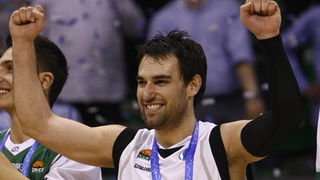 Treviso, 170411.
Kosarkaska dvorana Palaverde
Utakmica Final four Eurocup-a u kosarci za prvo mjesto izmedju KK Cajasol Sevilla i KK Unics Kazan
Na fotografiji: Marko Popovic.
Foto: Vladimir Dugandzic / CROPIX Treviso, 170411.
Kosarkaska dvorana Palaverde
Utakmica Final four Eurocup-a u kosarci za prvo mjesto izmedju KK Cajasol Sevilla i KK Unics Kazan
Na fotografiji: Marko Popovic.
Foto: Vladimir Dugandzic / CROPIX