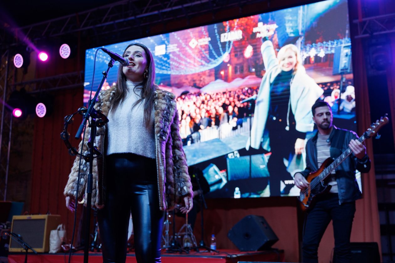 Koncert Lucije Marcelić & Pink Noise na Adventu u Zadru Koncert Lucije Marcelić & Pink Noise na Adventu u Zadru