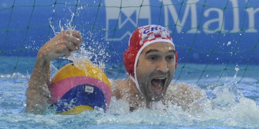 Zagreb, 070910.
Bazen na Savi.
29. Europsko Prvenstvo u vaterpolu, prva polufinalna susret izmedju Hrvatske i Srbije.
Na slici: Josip Pavic golman slave nakon zavrsetka i pobjede nad srbima te ulazak u finale.
Foto: Drago Sopta / CROPIX Zagreb, 070910.
Bazen na Savi.
29. Europsko Prvenstvo u vaterpolu, prva polufinalna susret izmedju Hrvatske i Srbije.
Na slici: Josip Pavic golman slave nakon zavrsetka i pobjede nad srbima te ulazak u finale.
Foto: Drago Sopta / CROPIX