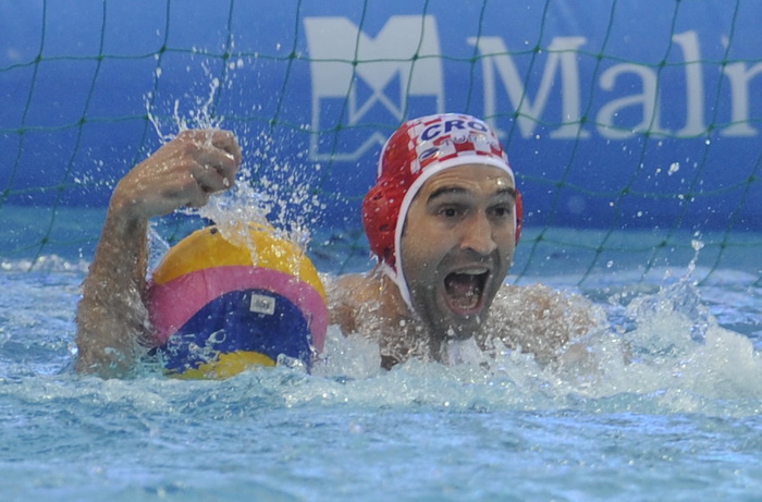 Zagreb, 070910.
Bazen na Savi.
29. Europsko Prvenstvo u vaterpolu, prva polufinalna susret izmedju Hrvatske i Srbije.
Na slici: Josip Pavic golman slave nakon zavrsetka i pobjede nad srbima te ulazak u finale.
Foto: Drago Sopta / CROPIX